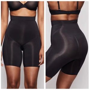 SKIMS Bonded High Waist Shorts Onyx